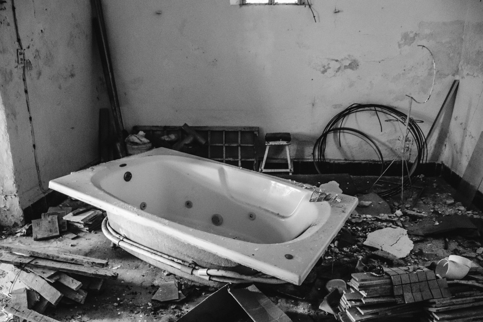 Bathroom demolition: stages and considerations