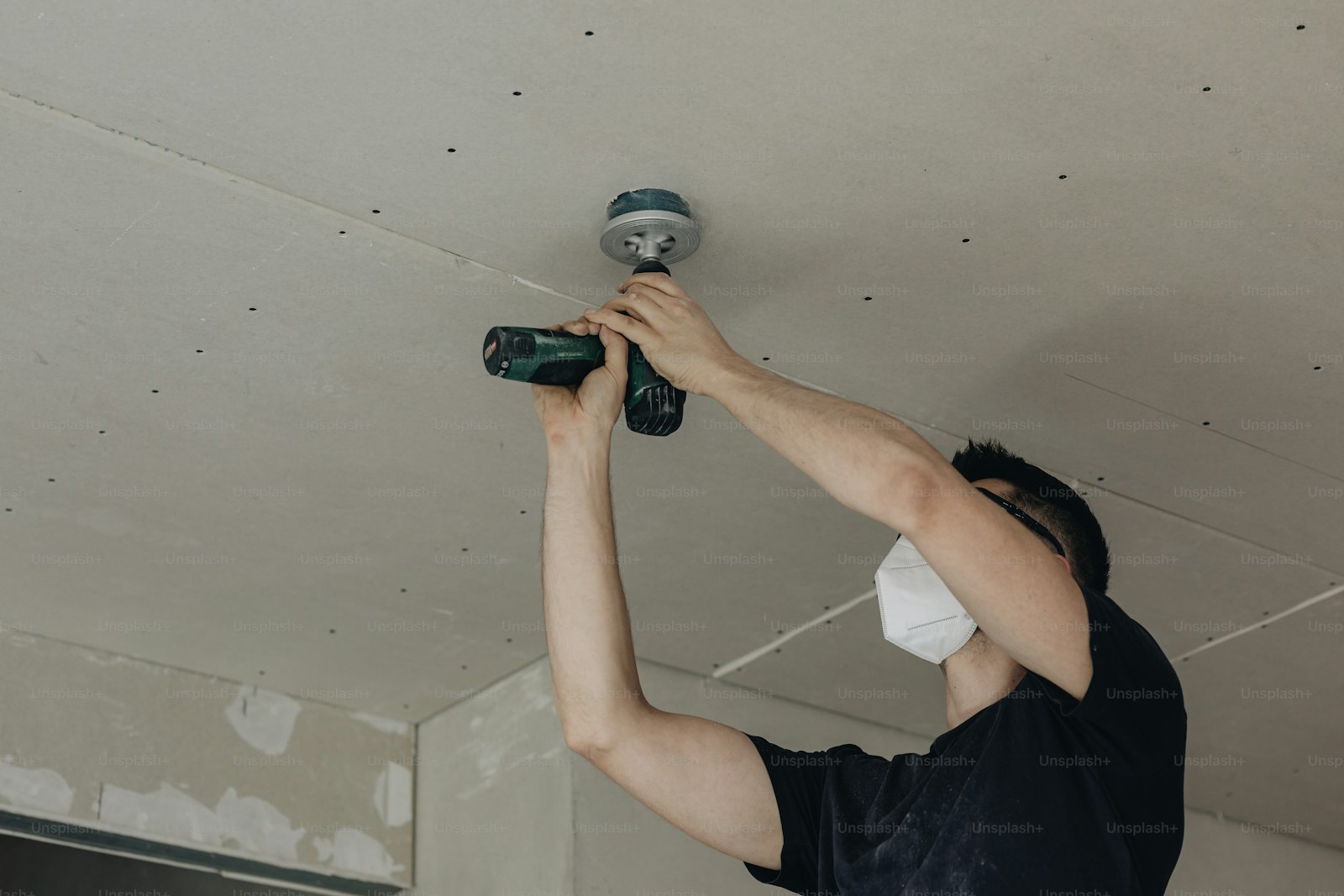 Suspended Ceiling: When Lowering a Ceiling Is Worth It (and When It Isn't)