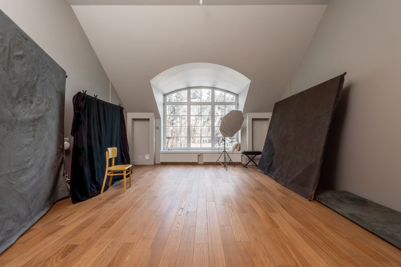 Daylight Photo Studio Amsterdam: Natural Light Wins