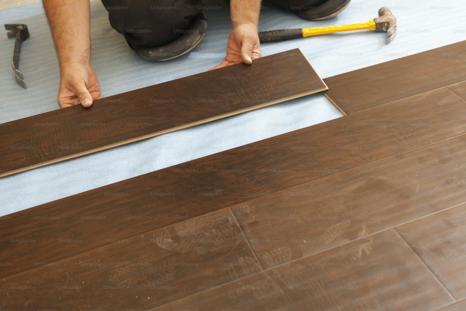 Laminate, PVC or Parquet? Choosing a Floor for a Dutch Home